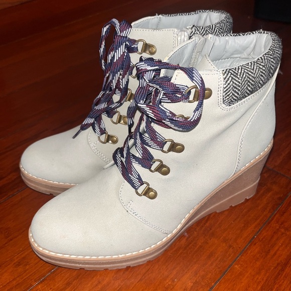 Maurice’s Size 10 NWT Women’s Light Grey Microsuede Booties / New Boots/ Wedges - Picture 8 of 8